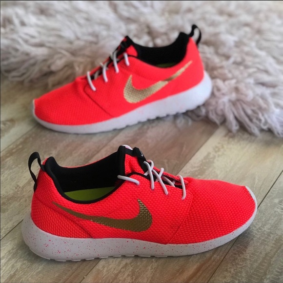 NWT Nike ID Roshe one Custom Gold swoosh - Picture 3 of 8